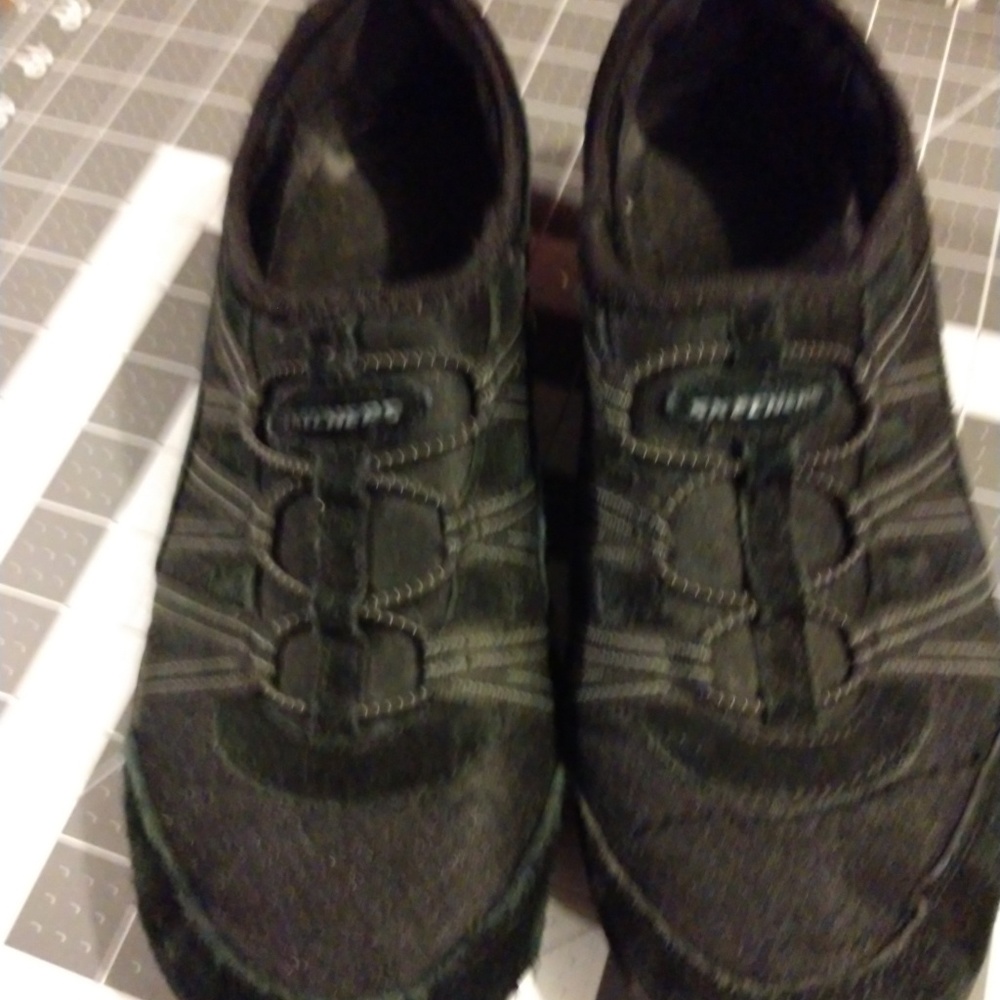 Skechers 7.5 tennis shoes